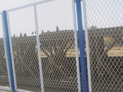 鐵絲網(wǎng)護(hù)欄